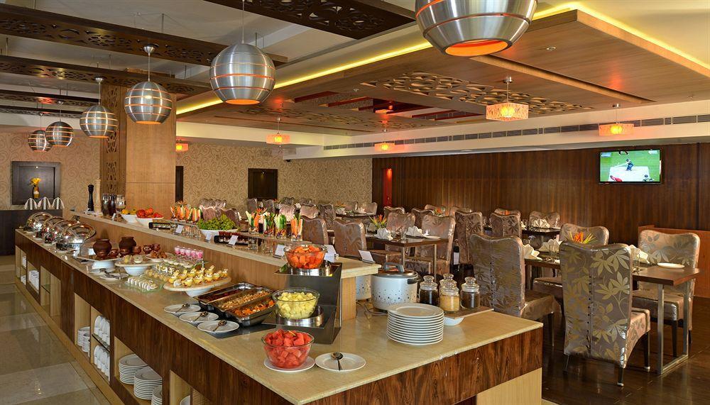 Fortune Select Grand Ridge, Tirupati - Member Itc Hotels' Group Kültér fotó The buffet at the hotel