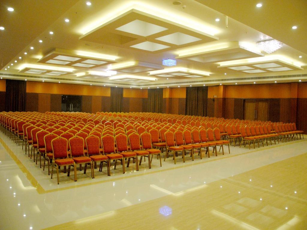 Fortune Select Grand Ridge, Tirupati - Member Itc Hotels' Group Kültér fotó The Auditorium