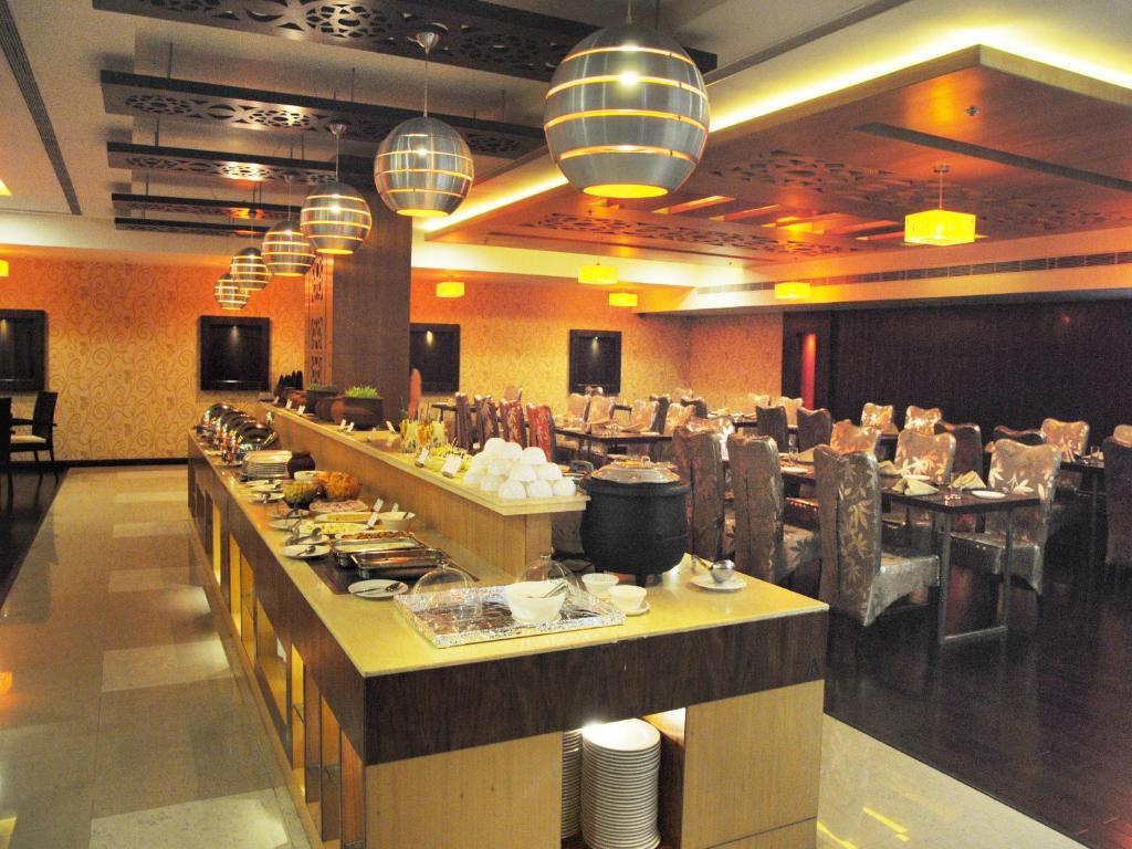 Fortune Select Grand Ridge, Tirupati - Member Itc Hotels' Group Kültér fotó The buffet at the hotel
