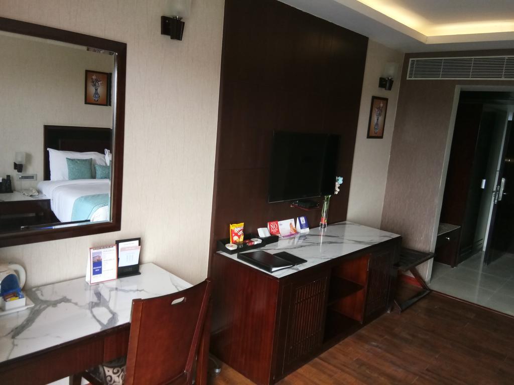 Fortune Select Grand Ridge, Tirupati - Member Itc Hotels' Group Kültér fotó A room at the hotel