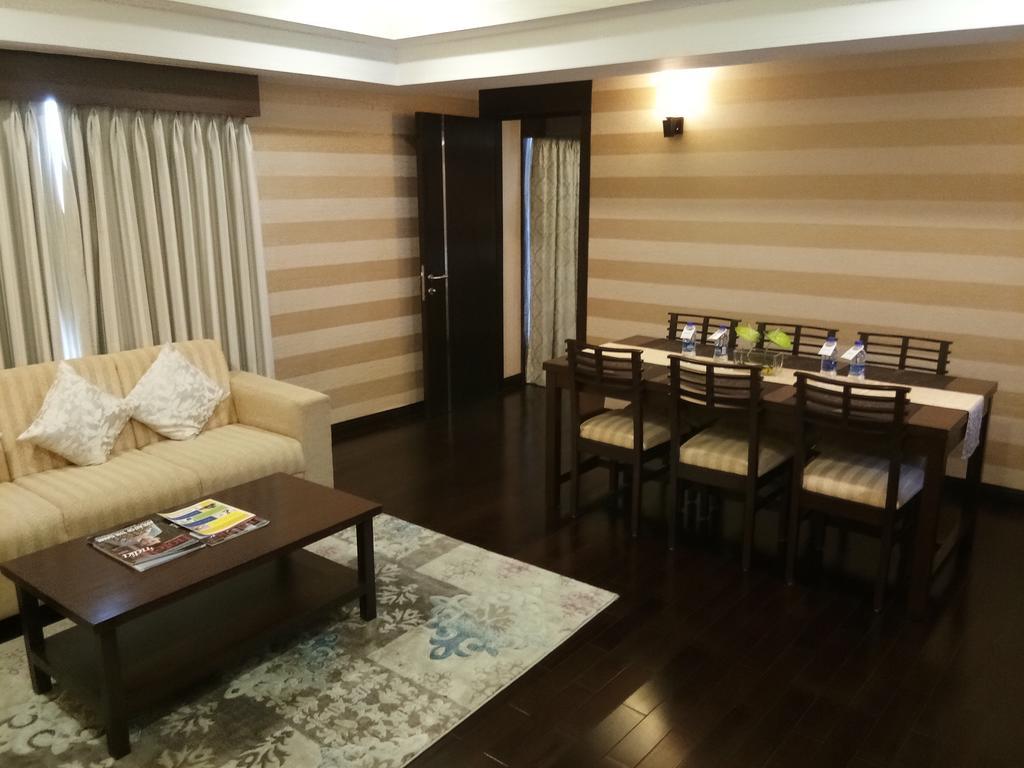 Fortune Select Grand Ridge, Tirupati - Member Itc Hotels' Group Kültér fotó A living room in a suite at the hotel